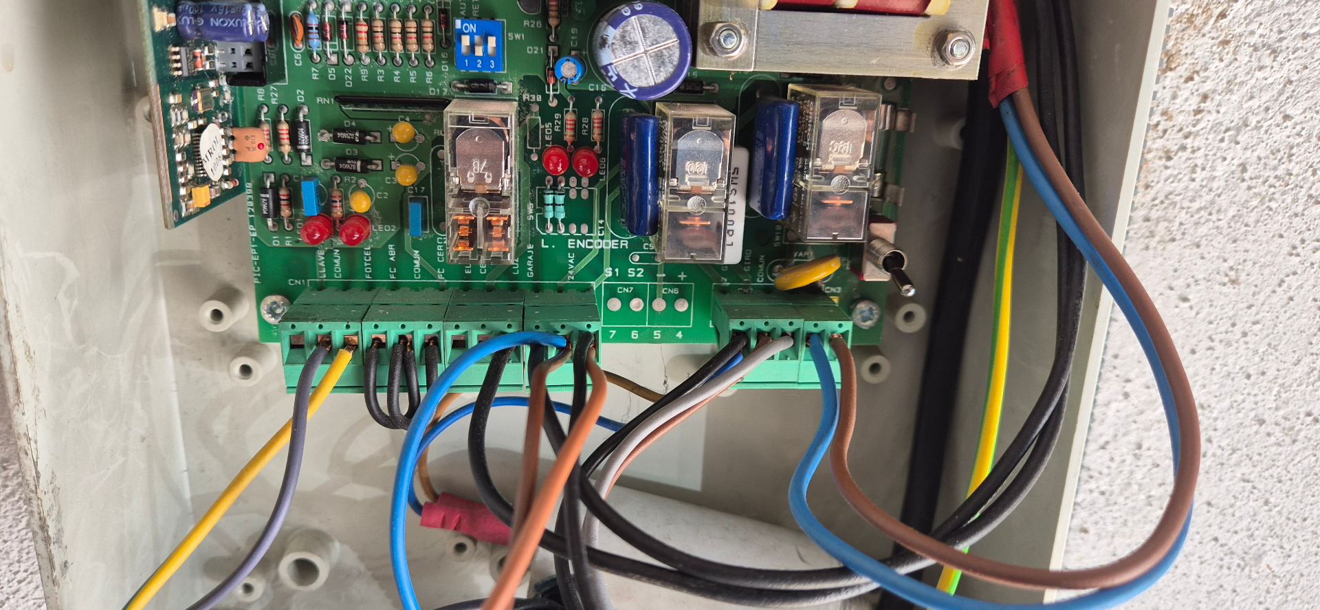 Quadre electrònic reparat per ROGASAN per a automatització de porta