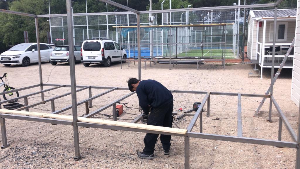 Muntatge d'estructura metàl·lica per a porxo, feta per ROGASAN al Bages